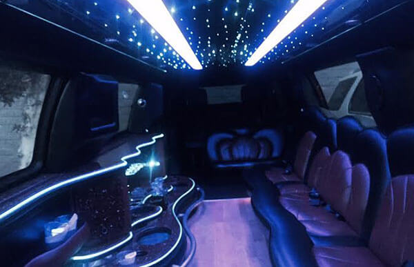 Lincoln Navigator SUV Limos For 12 Passengers - Party Bus Los Angeles Rentals